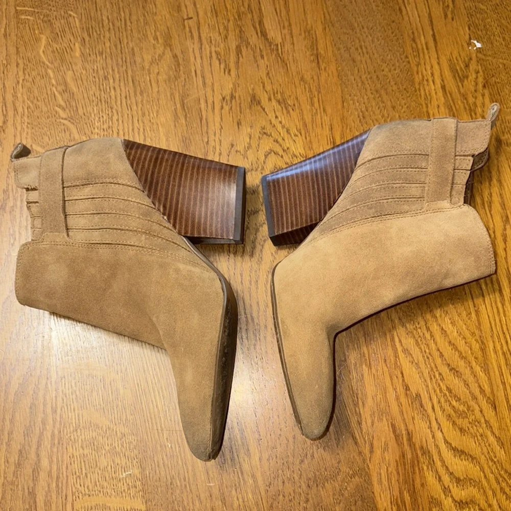 GUESS size 8.5 Tan Ankle Boots for Women